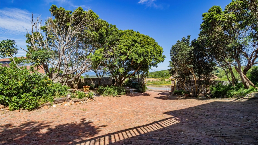 5 Bedroom Property for Sale in Lovemore Park Eastern Cape